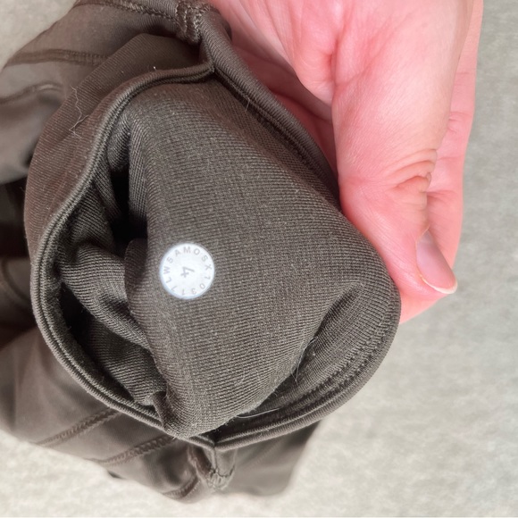 Lululemon Wonder Under in Olive Green (Mesh at the bottom of the pants) No flaws - Picture 3 of 3